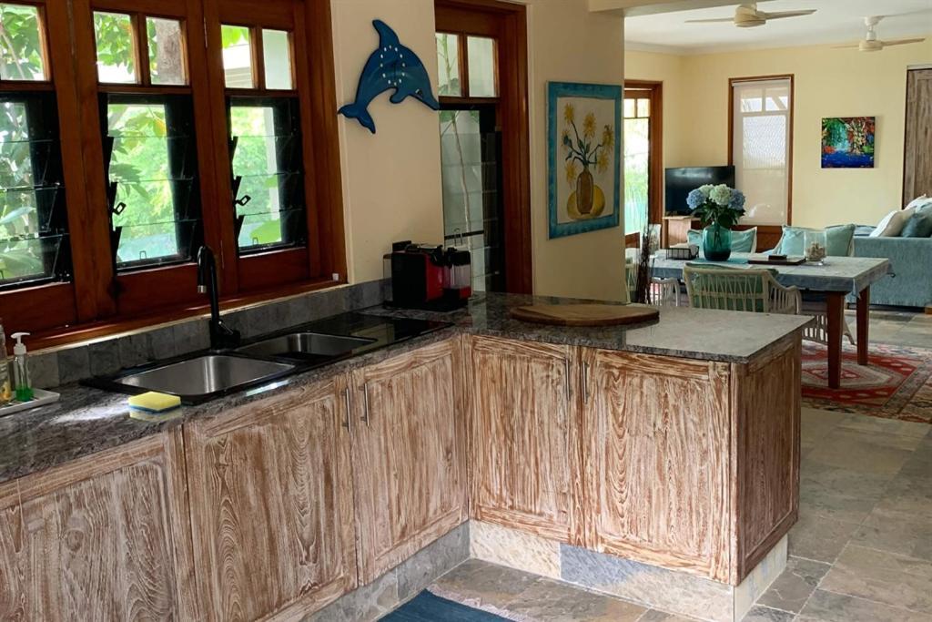 Beachfront Dolphin Cabin Oak Beach Εξωτερικό φωτογραφία